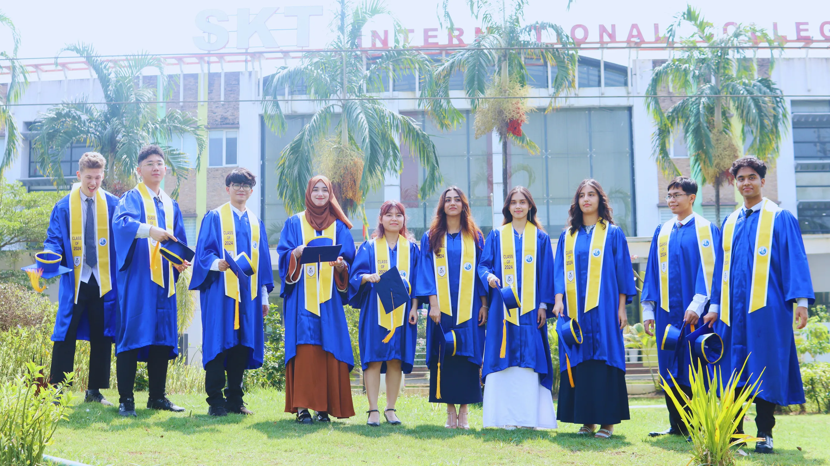 IB banner class of 2025 slide 2