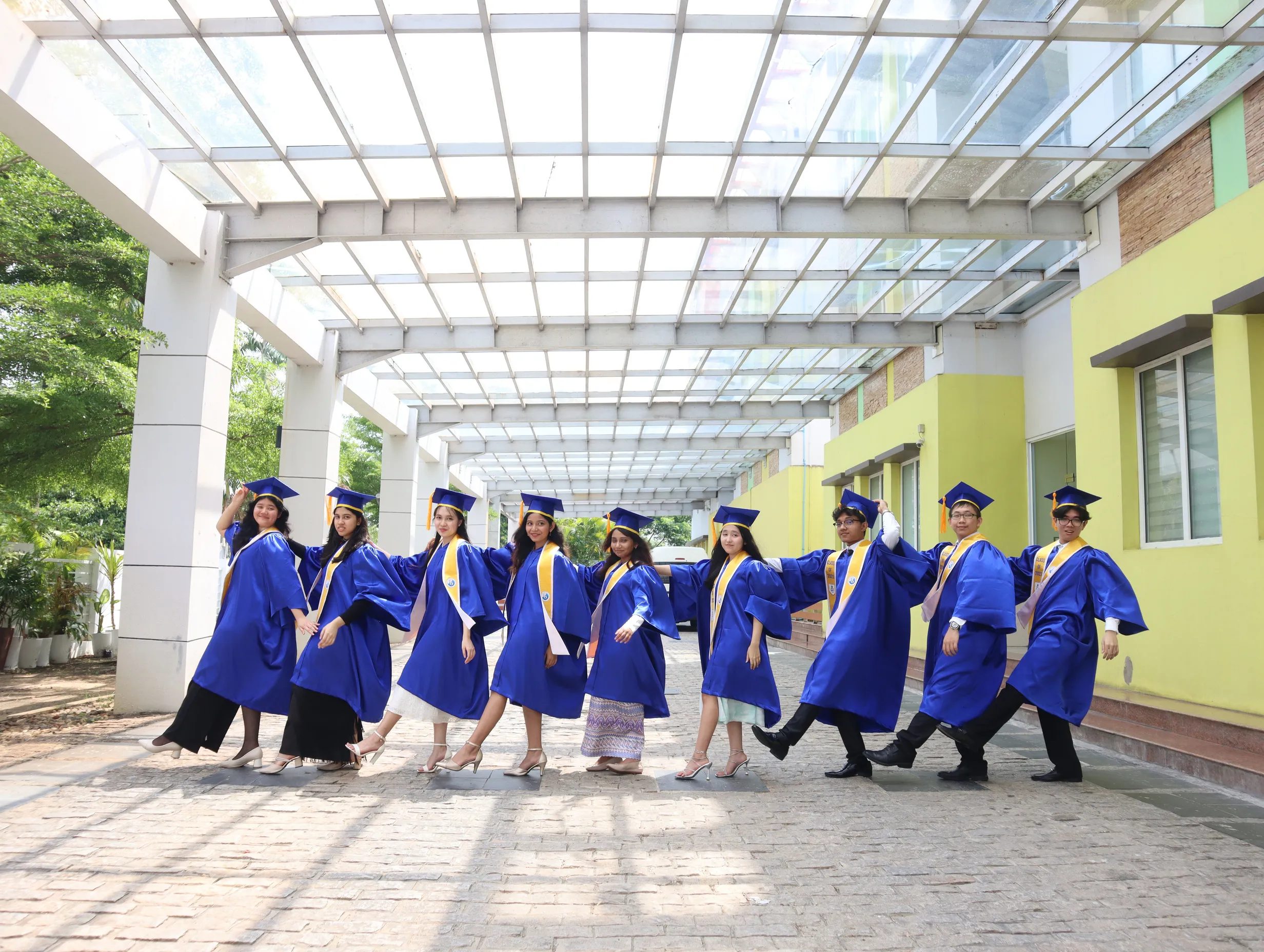 IB banner class of 2025 slide 3